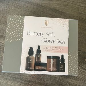 True Botanicals- Buttery Soft Glowy skin set